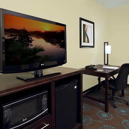 Hampton Inn Beeville Bagian luar foto