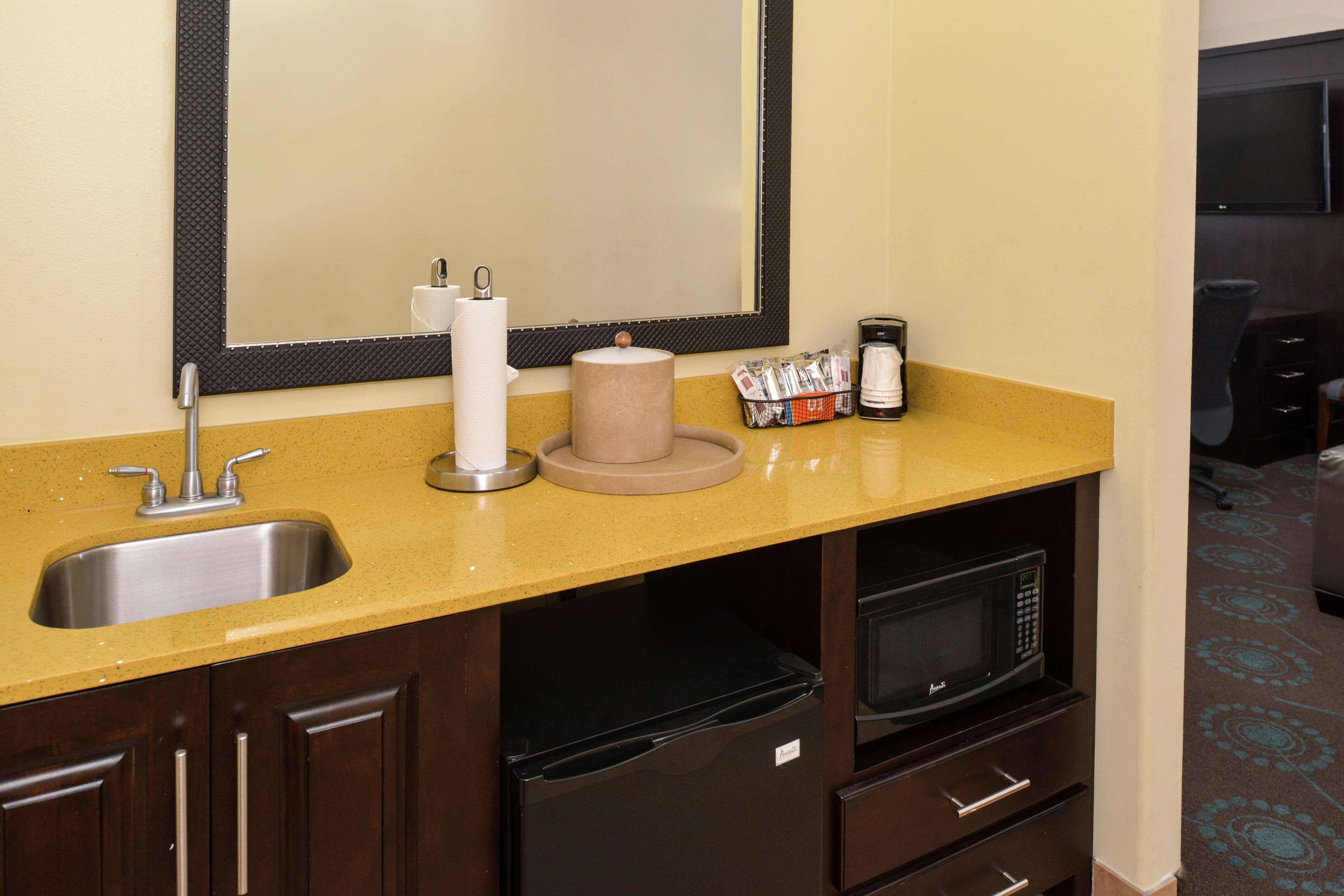 Hampton Inn Beeville Bagian luar foto