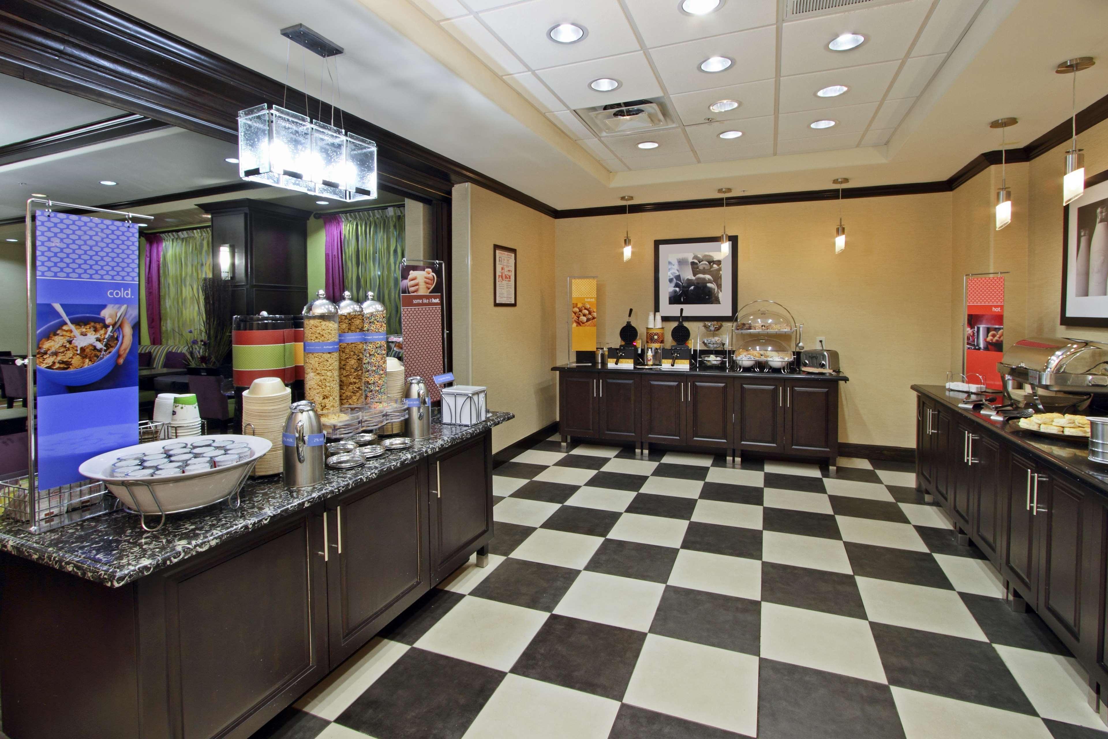 Hampton Inn Beeville Bagian luar foto