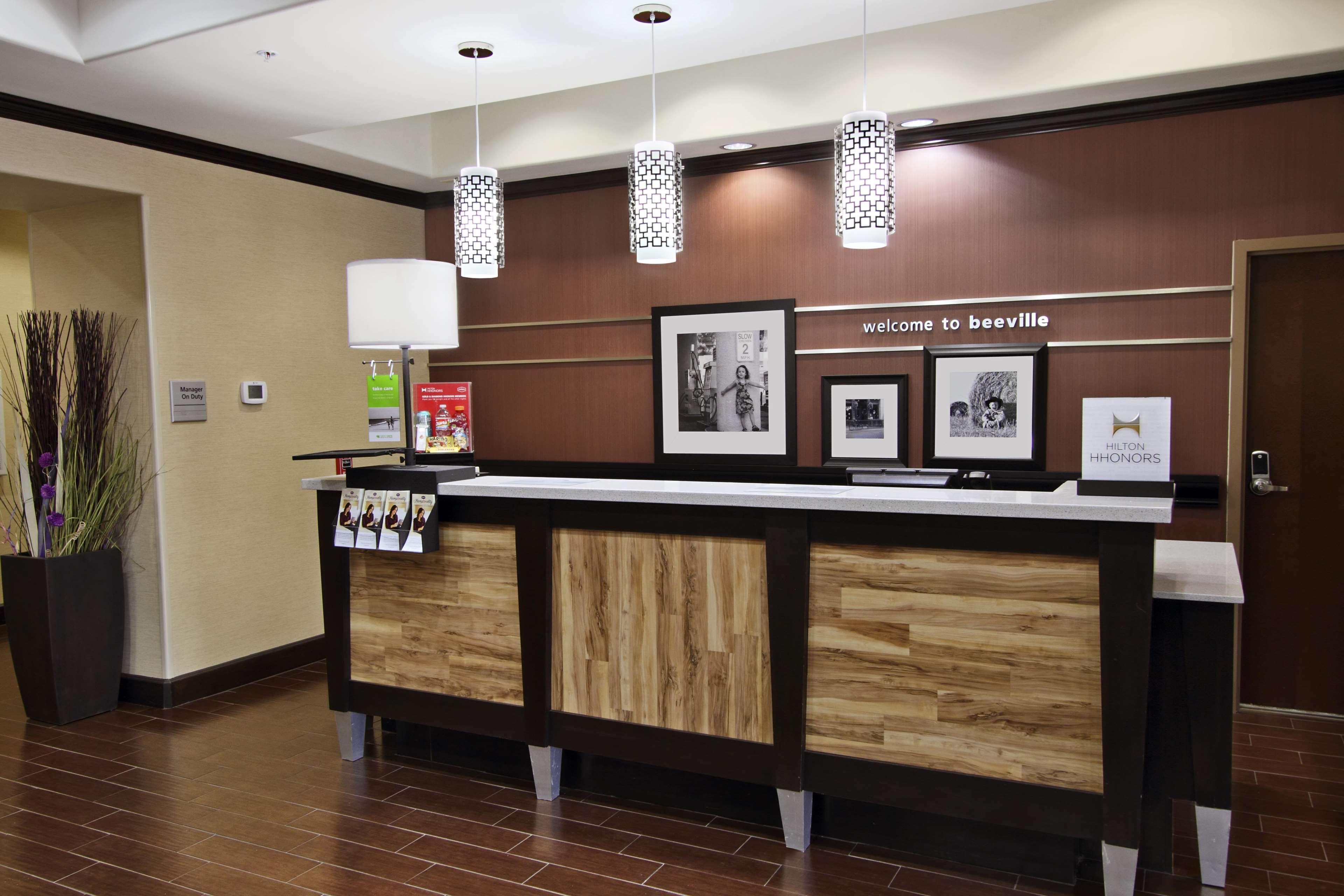 Hampton Inn Beeville Bagian luar foto