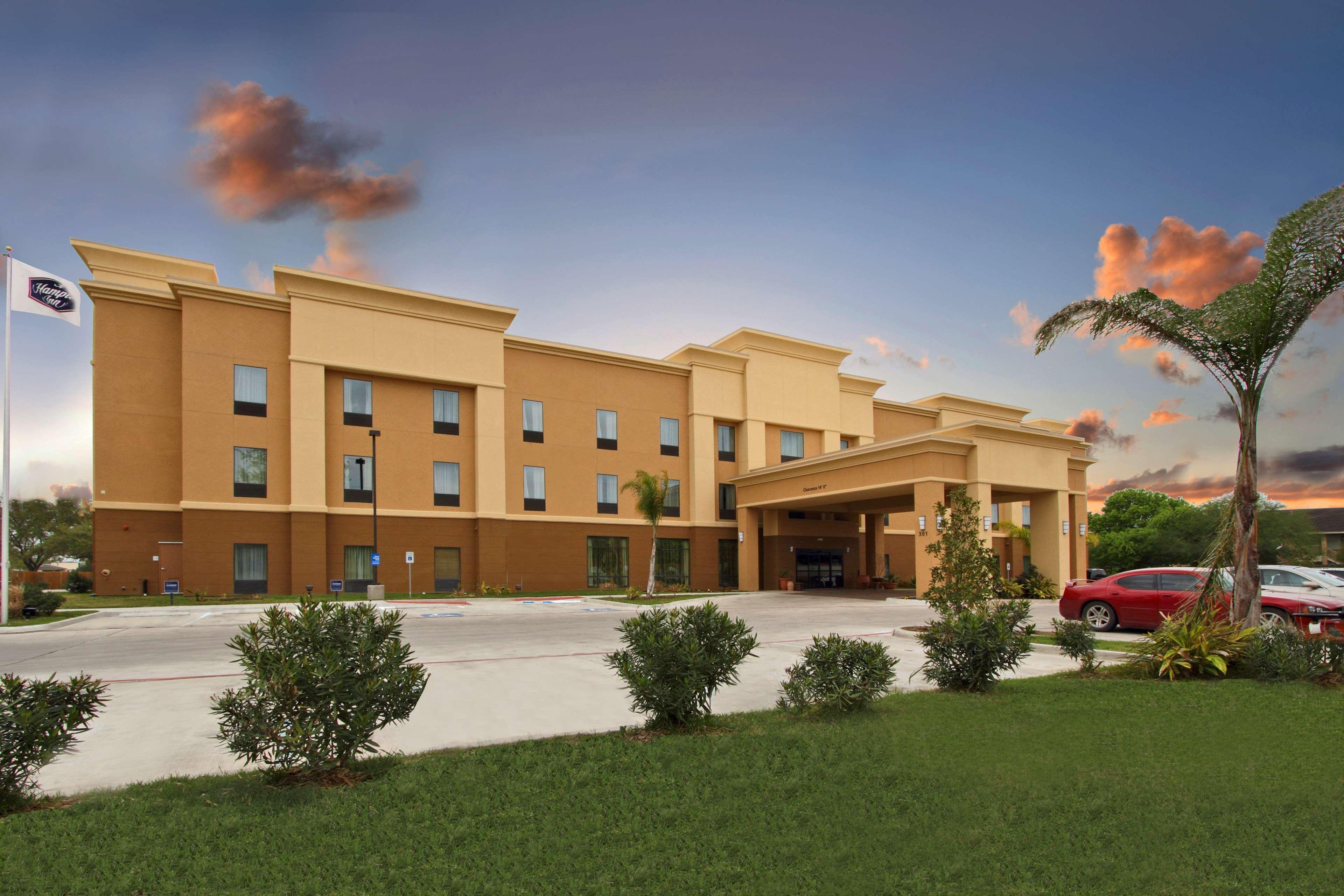 Hampton Inn Beeville Bagian luar foto