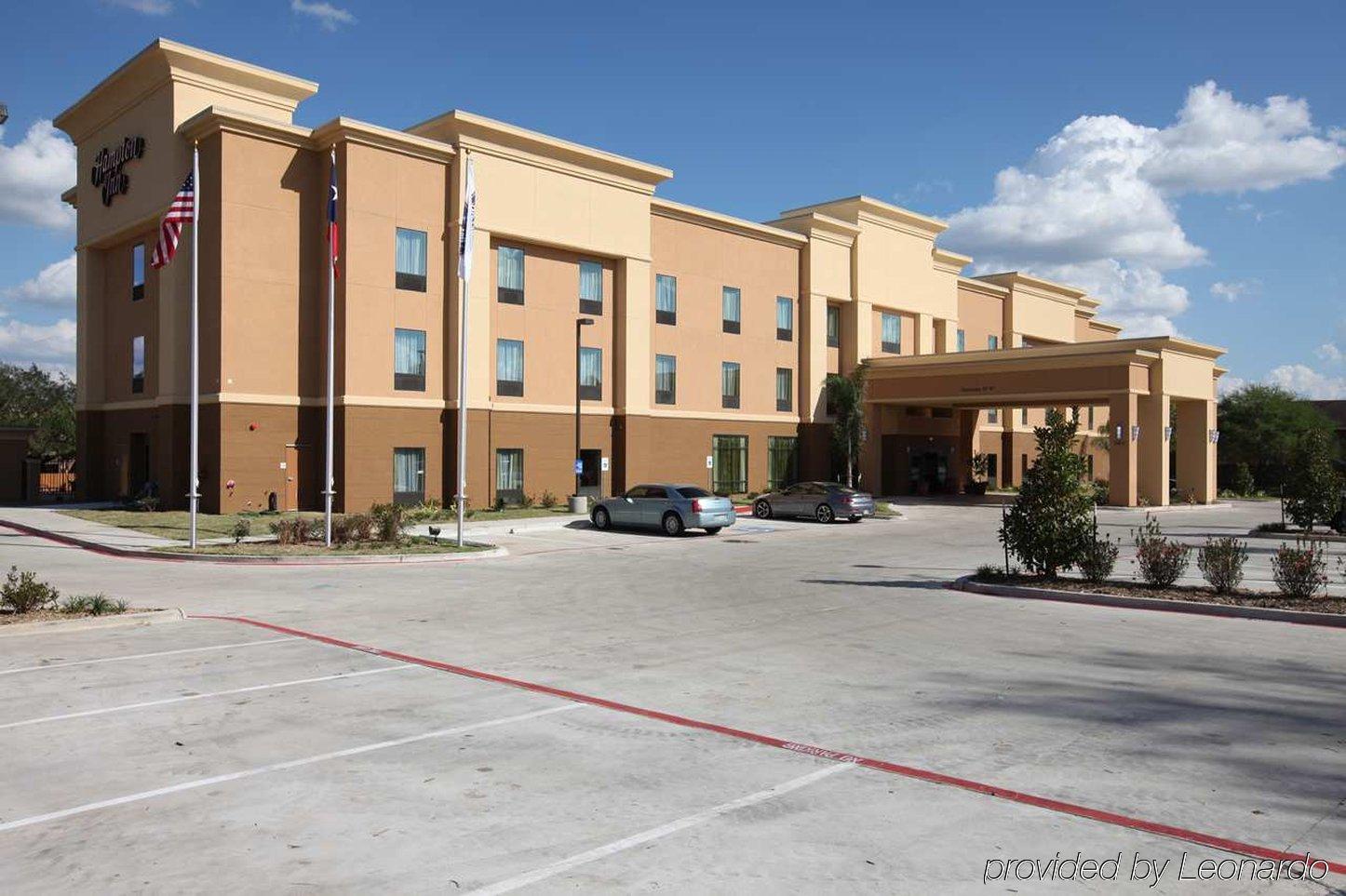 Hampton Inn Beeville Bagian luar foto